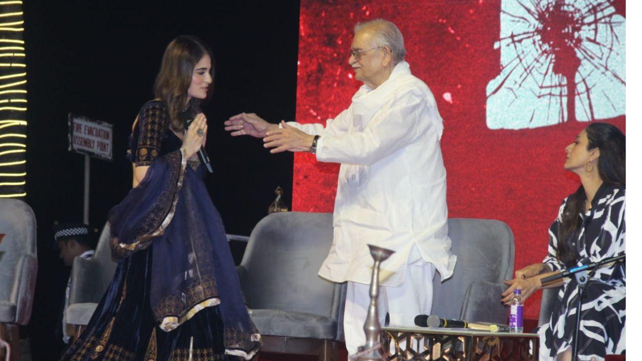 The musical extravaganza saw live performances from Vishal Bhardwaj, singer Rekha Bhardwaj, and the legendary lyricist Gulzar. Rekha Bhardwaj's performed a beautiful rendition of ‘Namak Ishq Ka’ from the movie ‘Omkara.’ She also sang the titular song of ‘Kuttey’ along with other songs like 'Paani Paani Rey', 'Ek Wo Din', 'Rone Do'.